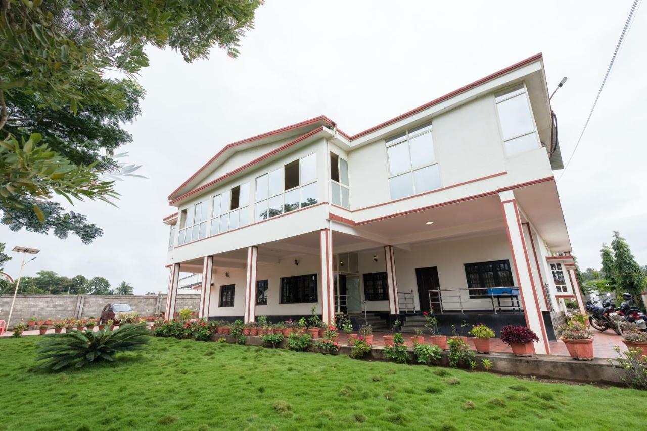 Bota Royal Hotel Kushalnagar Exterior photo