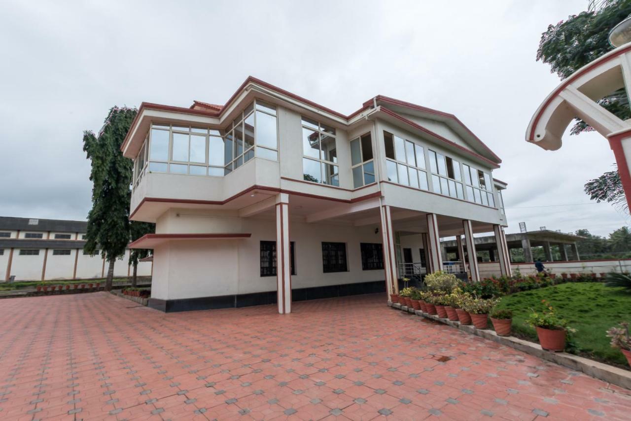 Bota Royal Hotel Kushalnagar Exterior photo